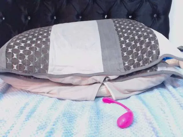 Live sex webcam photo for NicolBlack #241230809