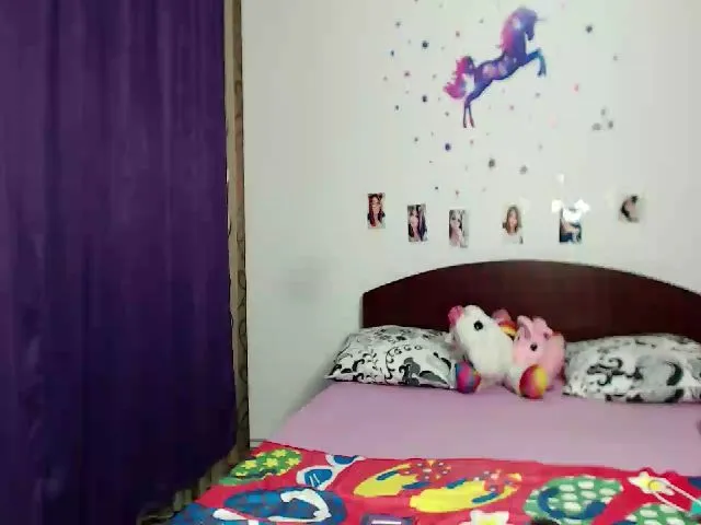 Live sex webcam photo for Diamond06 #263668125