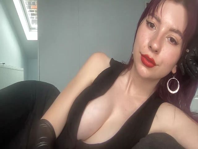 Live sex webcam photo for GoddessLulea #259288375