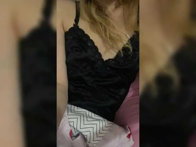Live sex webcam photo for Lisenok-19 #241383366