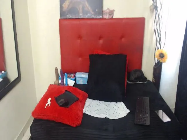 Live sex webcam photo for Crazyqueen01 #264464094