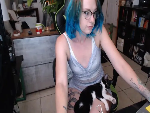 Live sex webcam photo for KinzySuicide #263199268