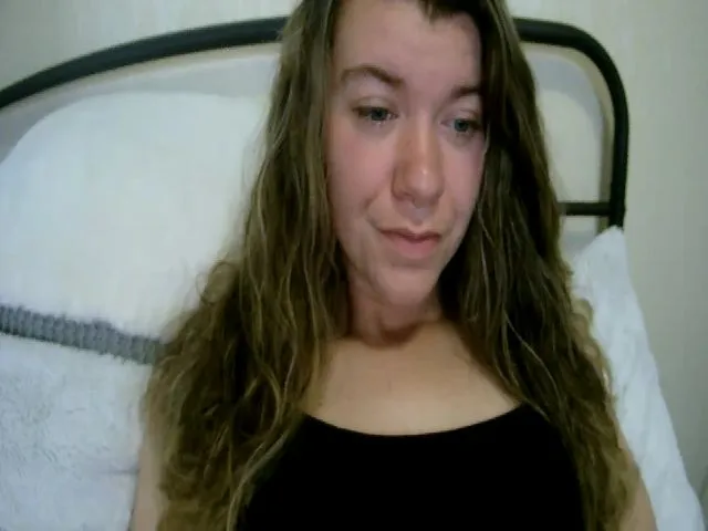 Live sex webcam photo for Trixiegirl3 #260654390