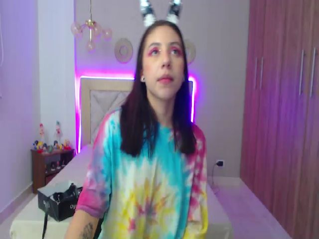 Live sex webcam photo for Emily_evans18 #261119970