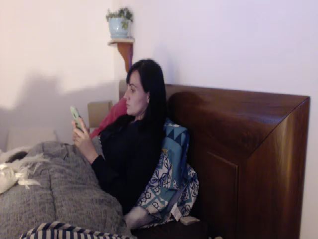 Live sex webcam photo for isabellazee2 #257308203