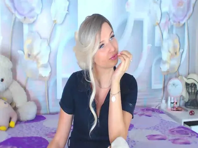 Live sex webcam photo for MoonCandyGirl #260656537