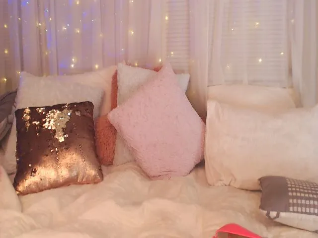 Live sex webcam photo for KylieKohl #260379526