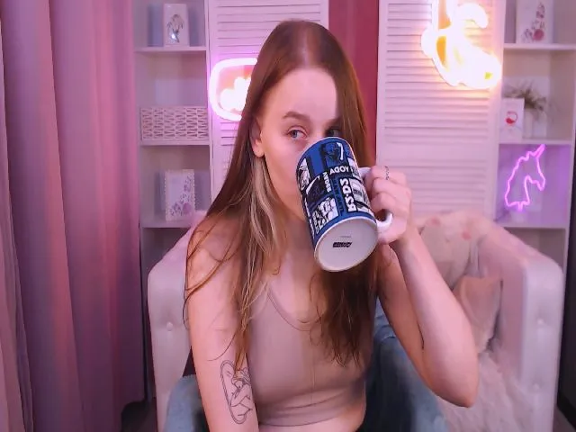 Live sex webcam photo for LynneDawson #259607840
