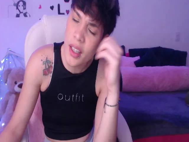 Live sex webcam photo for Laura_R23 #264354100