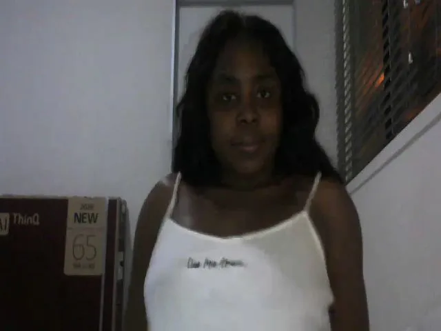 Live sex webcam photo for Mayax1 #252700412