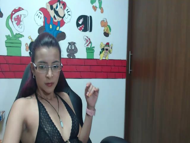 Live sex webcam photo for EmmaScoott #265321257