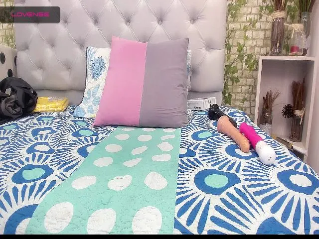 Live sex webcam photo for HilaryMoon #259788868