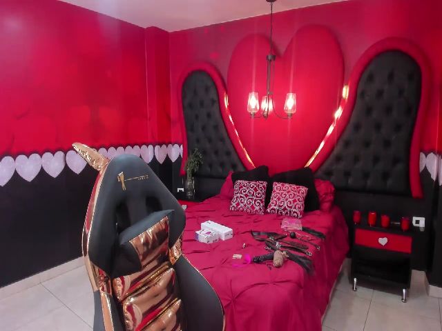 Live sex webcam photo for EvaMistreess #257984786