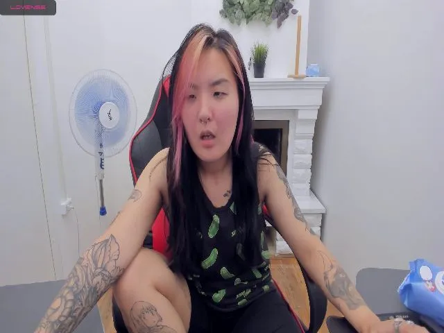Live sex webcam photo for YukiOra #252980706