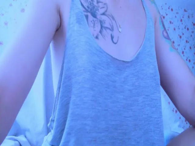 Live sex webcam photo for Blondedirty94 #261244785