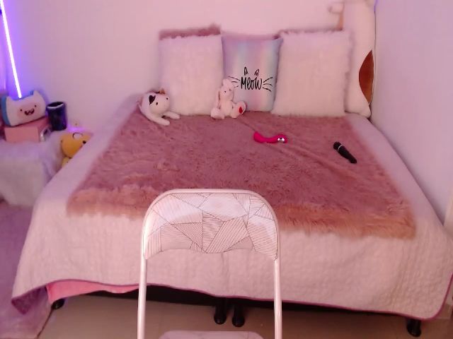 Live sex webcam photo for ellenmeow #254714040