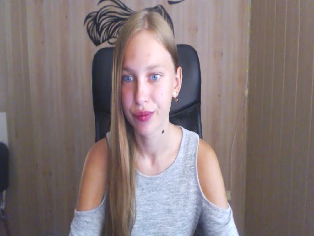 Live sex webcam photo for SshyTeen #254729720