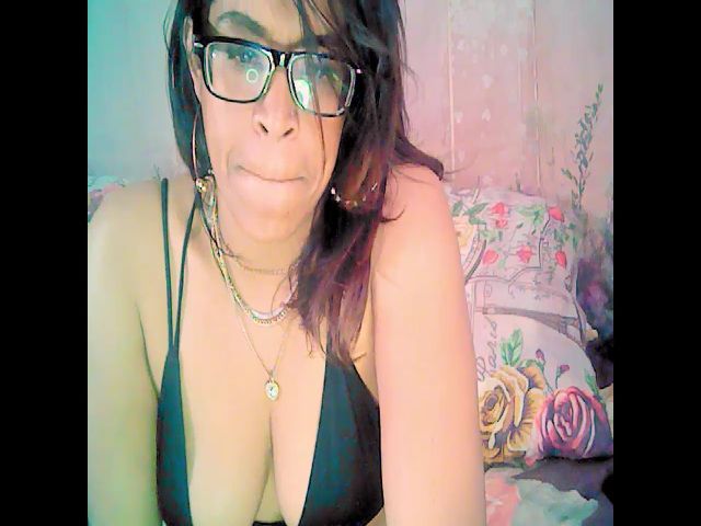 Live sex webcam photo for Indiantigeres #265511626