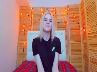 Live sex webcam photo for MarliTes #252140731