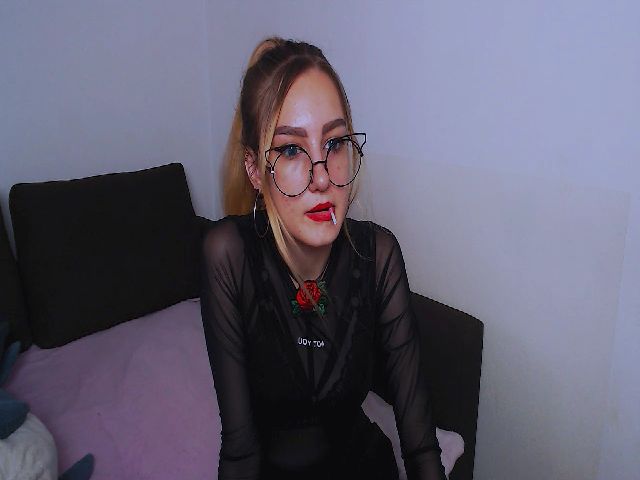 Live sex webcam photo for Amy_foxxxxx #260724992