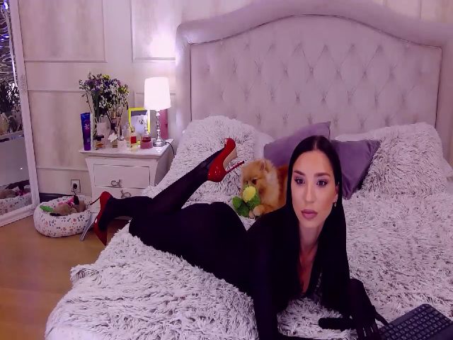 Live sex webcam photo for LolaNiceAss1 #254806981
