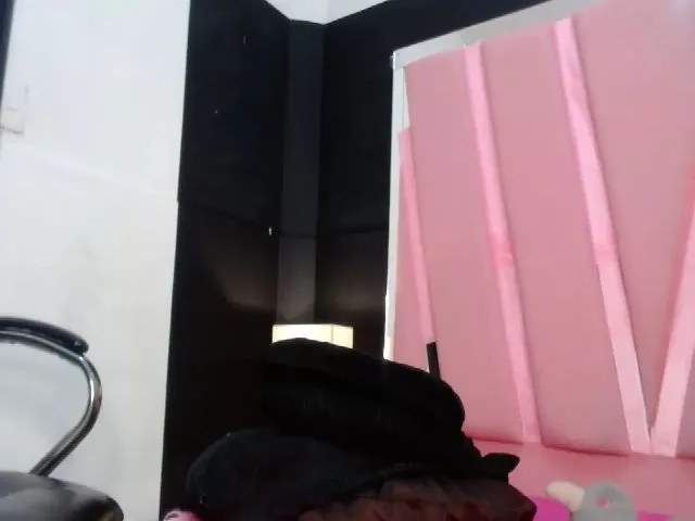 Live sex webcam photo for avriljhonson #255690271