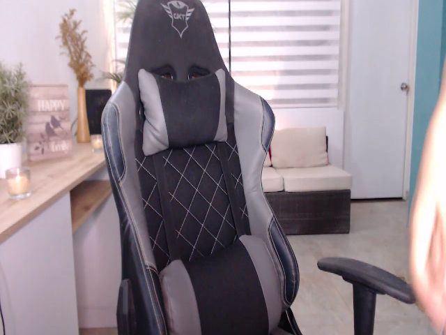 Live sex webcam photo for AngelaMar #253653810