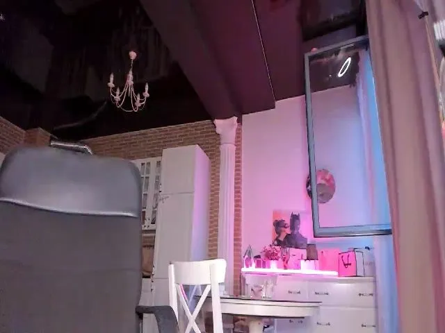 Live sex webcam photo for Lil_PrincessG #252340079
