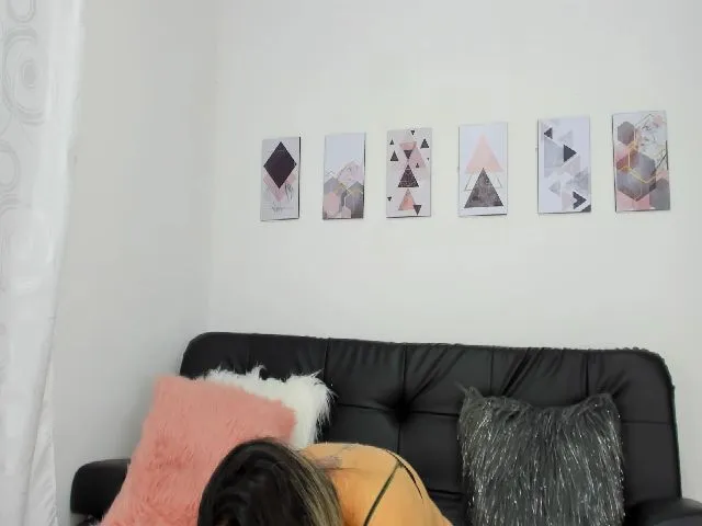 Live sex webcam photo for saracruz1 #257899093