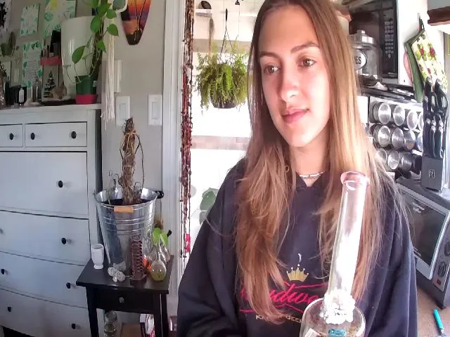 Live sex webcam photo for Sexylexi211 #259991510