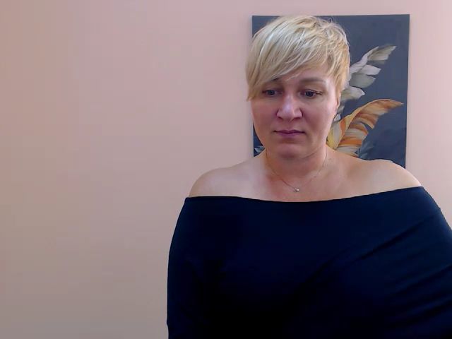 Live sex webcam photo for KailyMey #256318660