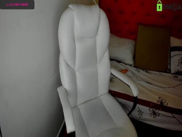 Live sex webcam photo for Laylaa_18 #264590466