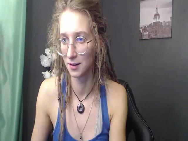 Live sex webcam photo for KINKYkeira #264852849