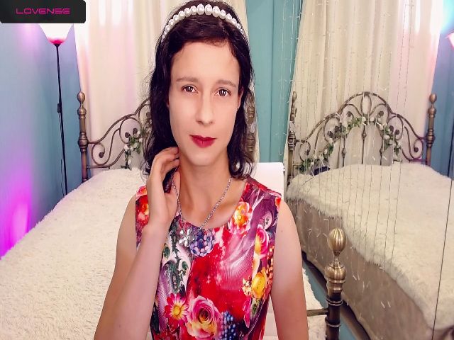 Live sex webcam photo for DanaQueen1 #255588296
