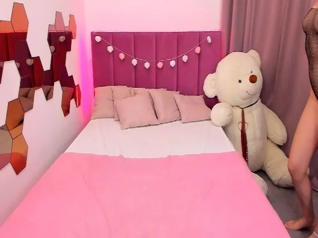 Live sex webcam photo for RedCat18 #252804008