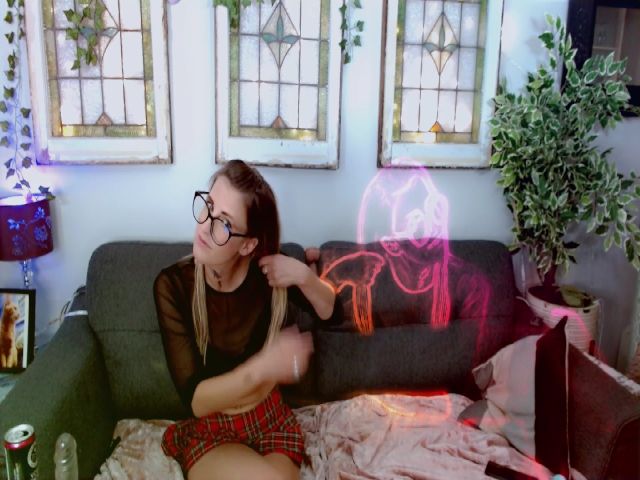 Live sex webcam photo for LilSadie #262921089