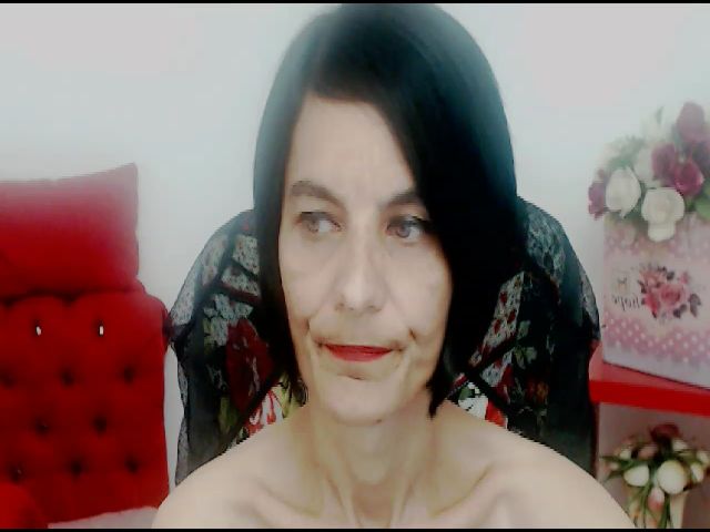 Live sex webcam photo for BestBangMilf #264752508