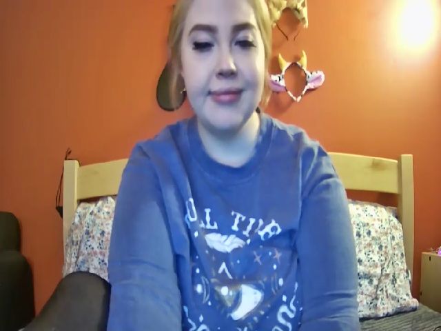 Live sex webcam photo for Lizzybabie #252422225