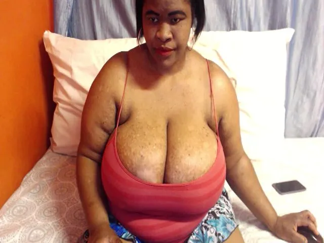 Live sex webcam photo for Sweetnozie #262998593