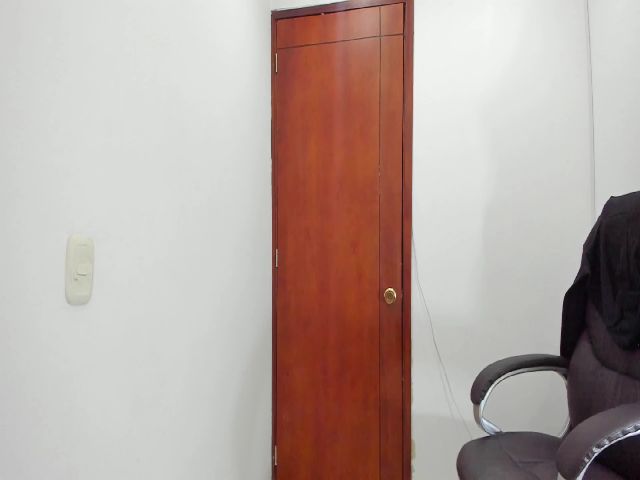 Live sex webcam photo for April_Rouse_ #263946348