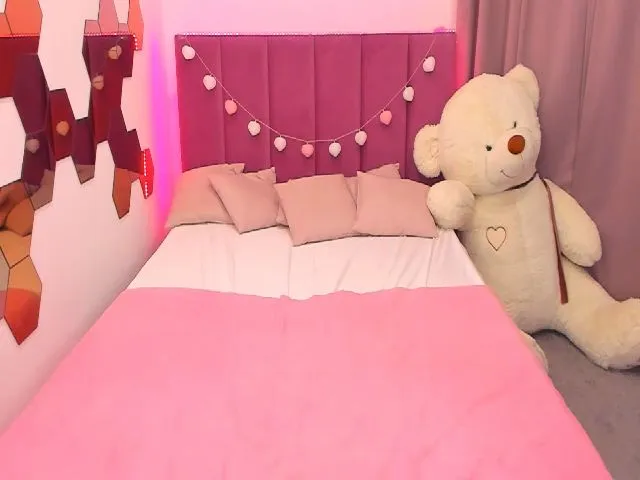 Live sex webcam photo for RedCat18 #254835987