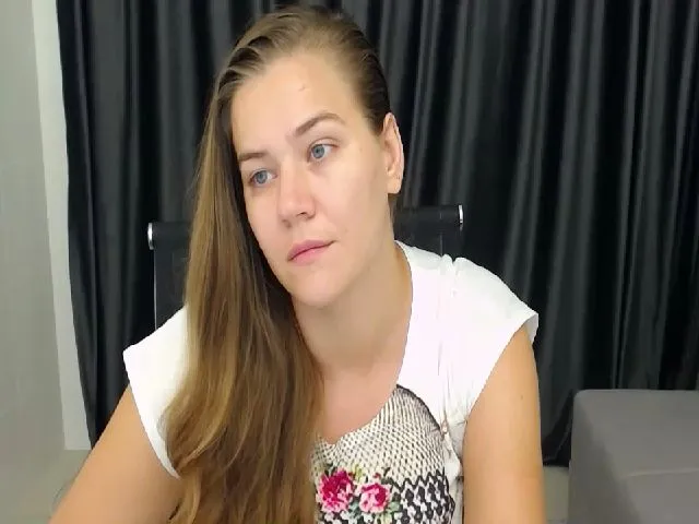 Live sex webcam photo for KellyKleine #258675431