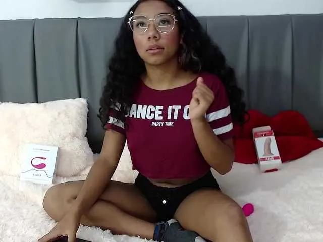 Live sex webcam photo for Anniieee #264429867
