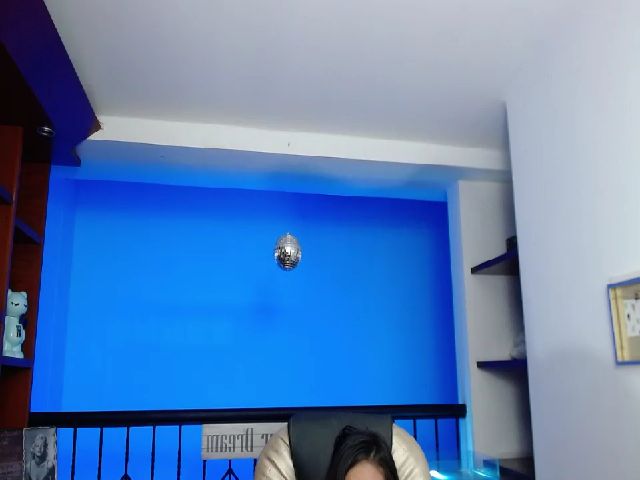 Live sex webcam photo for Yeli_Amber #254970991