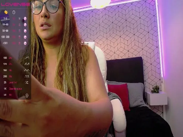 Live sex webcam photo for Lunahot48 #260124598