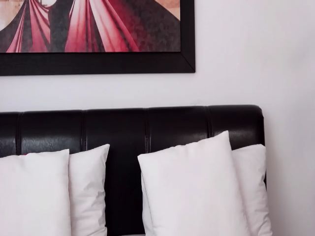 Live sex webcam photo for InnaHottyX #264139458