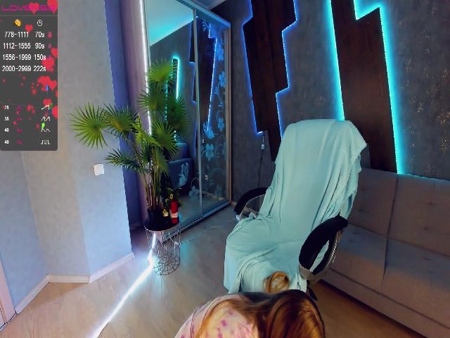 Live sex webcam photo for Adelina___ #255042115