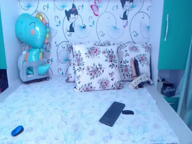 Live sex webcam photo for kinkybrunetee #255013642