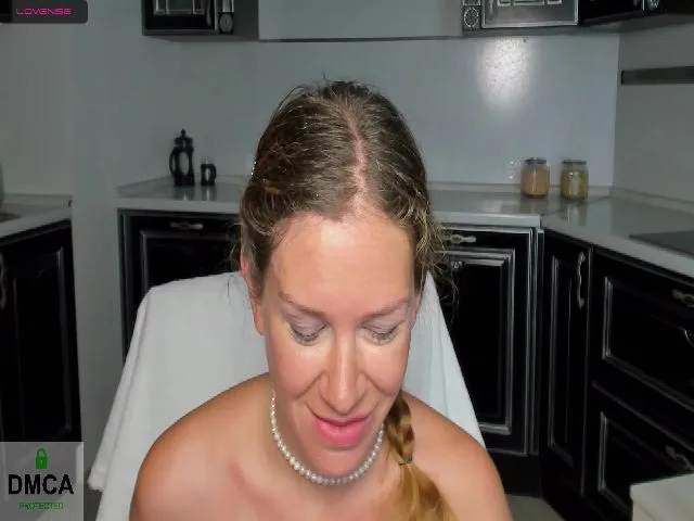 Live sex webcam photo for StelaMartin #253102743