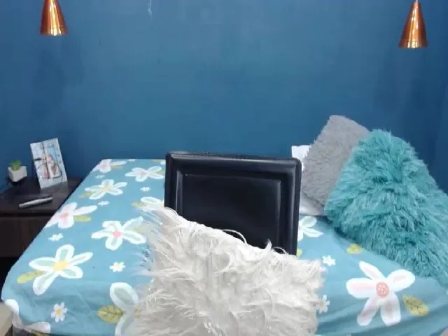 Live sex webcam photo for Estefany_24 #254806127